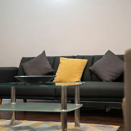 Stylish 4 Bed Henbury With Free Parking Bristol