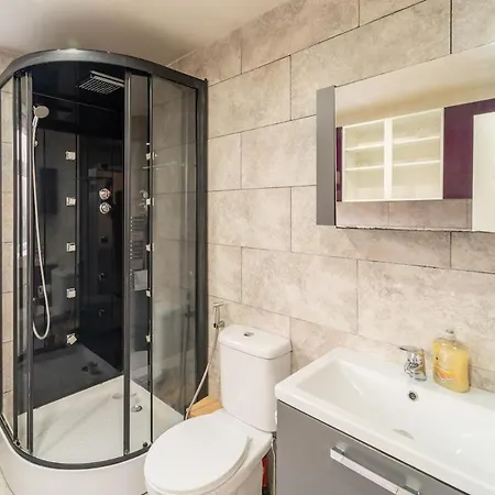 Stylish 4 Bed Henbury With Free Parking *