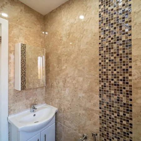 Tatil Evi Stylish 4 Bed Henbury With Free Parking