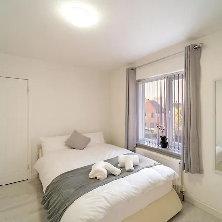 Hébergement de vacances Stylish 4 Bed Henbury With Free Parking *