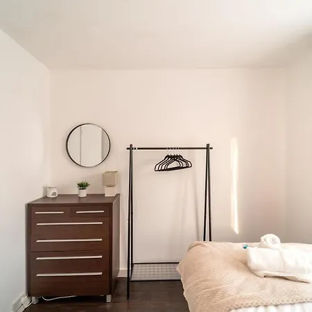 Stylish 4 Bed Henbury With Free Parking