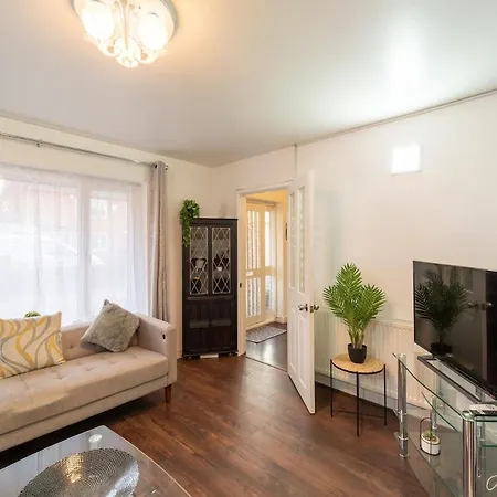 Stylish 4 Bed Henbury With Free Parking Vakantiehuis Bristol