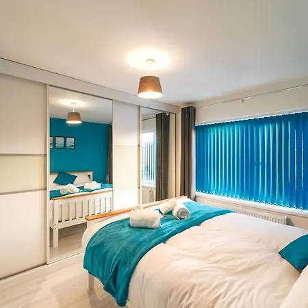 Stylish 4 Bed Henbury With Free Parking *