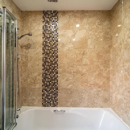 Vakantiehuis Stylish 4 Bed Henbury With Free Parking *