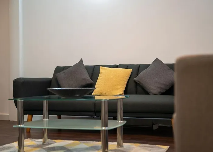 Stylish 4 Bed Henbury With Free Parking Bristol