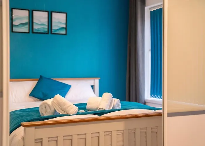 Stylish 4 Bed Henbury With Free Parking