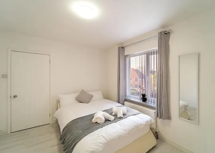 Holiday home Stylish 4 Bed Henbury With Free Parking *