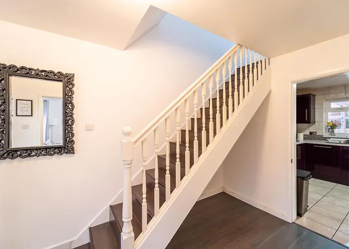 Stylish 4 Bed Henbury With Free Parking Holiday home Bristol