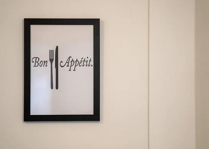 Dom wakacyjny Stylish 4 Bed Henbury With Free Parking *