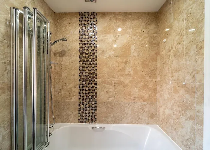 Dom wakacyjny Stylish 4 Bed Henbury With Free Parking *