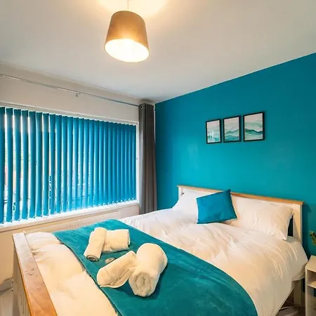 Nyaraló Stylish 4 Bed Henbury With Free Parking *