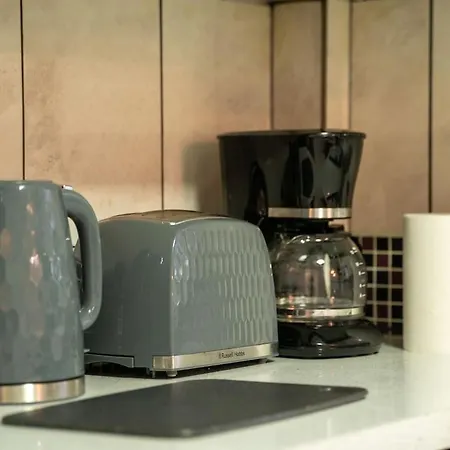 Stylish 4 Bed Henbury With Free Parking بريستول