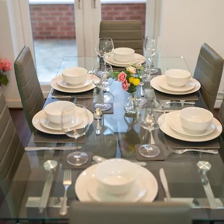 Stylish 4 Bed Henbury With Free Parking * Bristol