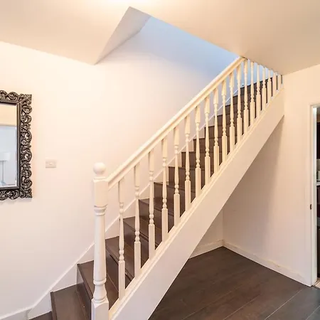 Stylish 4 Bed Henbury With Free Parking Nyaraló Bristol