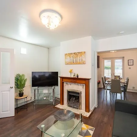 Stylish 4 Bed Henbury With Free Parking * Bristol