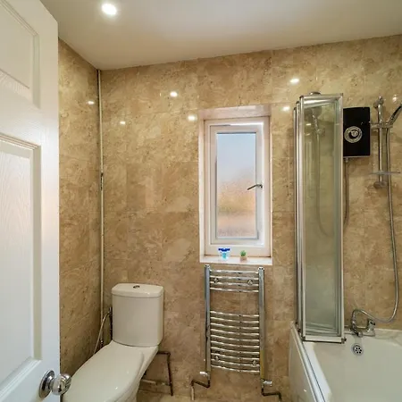 Nyaraló Stylish 4 Bed Henbury With Free Parking Bristol