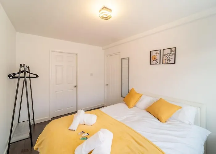 Stylish 4 Bed Henbury With Free Parking Prázdninový dům *