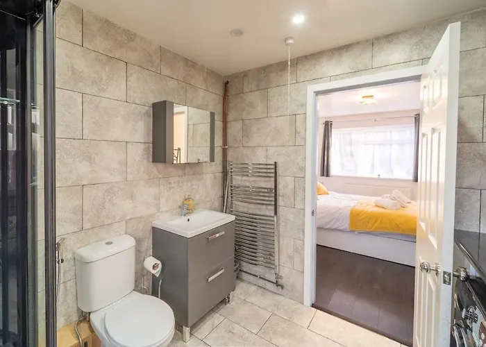 Prázdninový dům Stylish 4 Bed Henbury With Free Parking Bristol