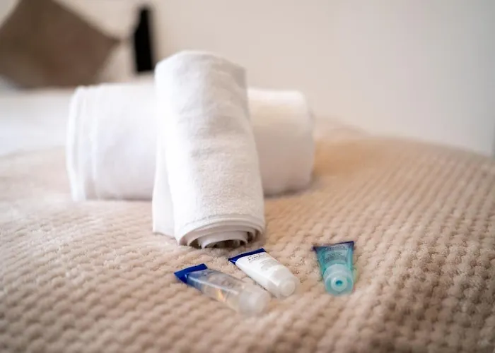 Stylish 4 Bed Henbury With Free Parking Bristol