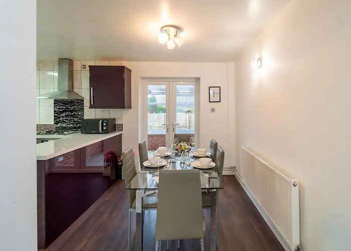 Stylish 4 Bed Henbury With Free Parking Prázdninový dům